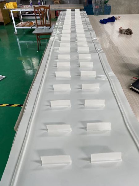 PVC/PU白色擋板裙邊帶爬坡流水線輸送帶提升機防跑偏食品級皮帶
